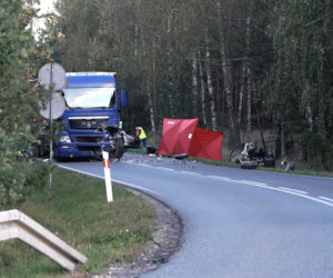 Tragedia na drodze do Szubina. 29-letni Paweł zginął pod kołami TIRA