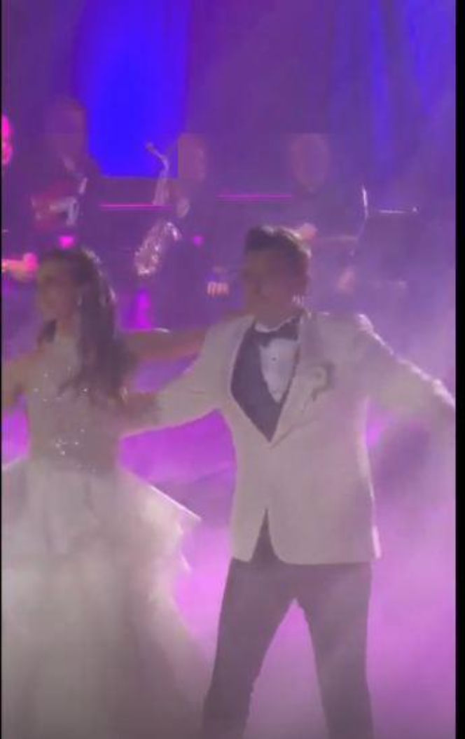 Rafał Brzozowski - gwiazdy chętnie bawiły się na wystawnym weselu piosenkarza! Byli bracia Mroczek, ale nie tylko