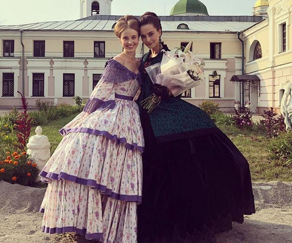 Anna Sagajdaczna i Ksenia Miszina - Natalia i Lidia na planie serialu Zniewolona
