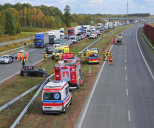 Zablokowana A2. Osobówka zderzyła się z tirem