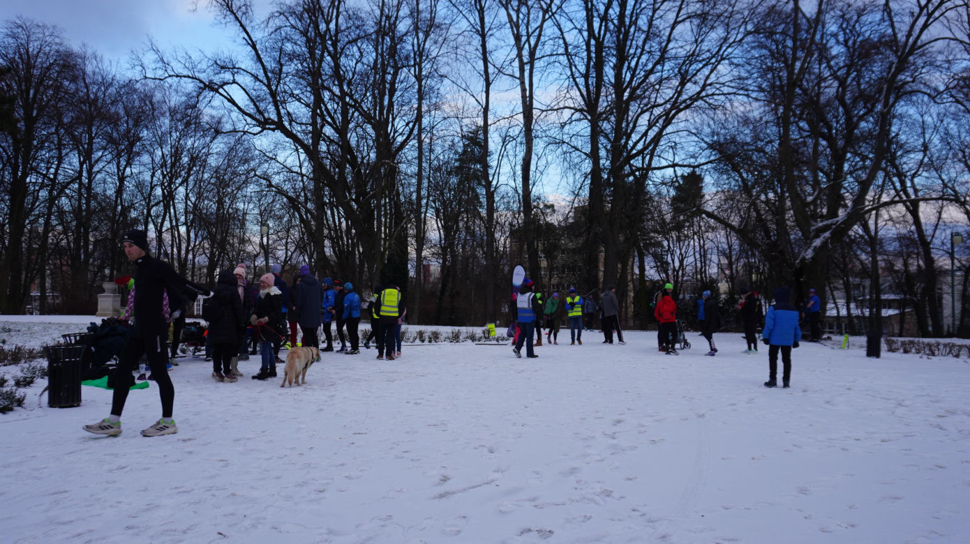 Parkrun w stolicy woj. lubelskiego. Pierwsza sobota 2025 roku na sportowo w Ogrodzie Saskim w Lublinie. Zdjęcia