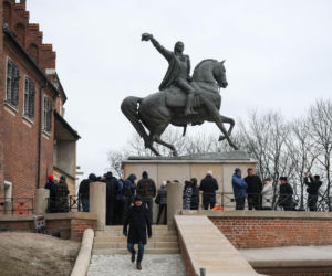 Sygnet, monety i fragment wieży – kolejne odkrycia na Wawelu