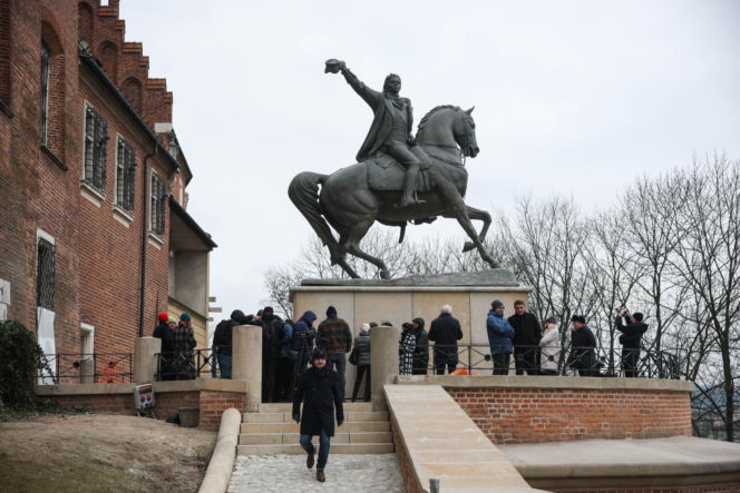 Sygnet, monety i fragment wieży – kolejne odkrycia na Wawelu