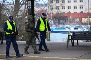 Wojsko patroluje dworzec w Koszalinie