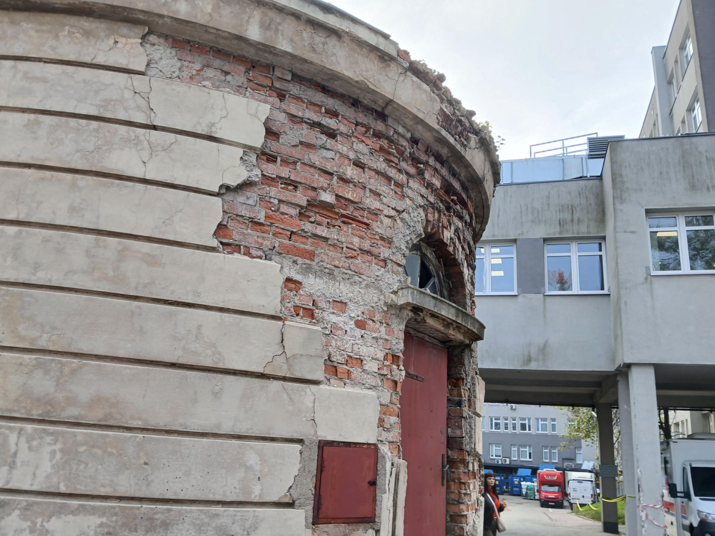 Zabytkowa rotunda na terenie szpitala MSWiA w Warszawie