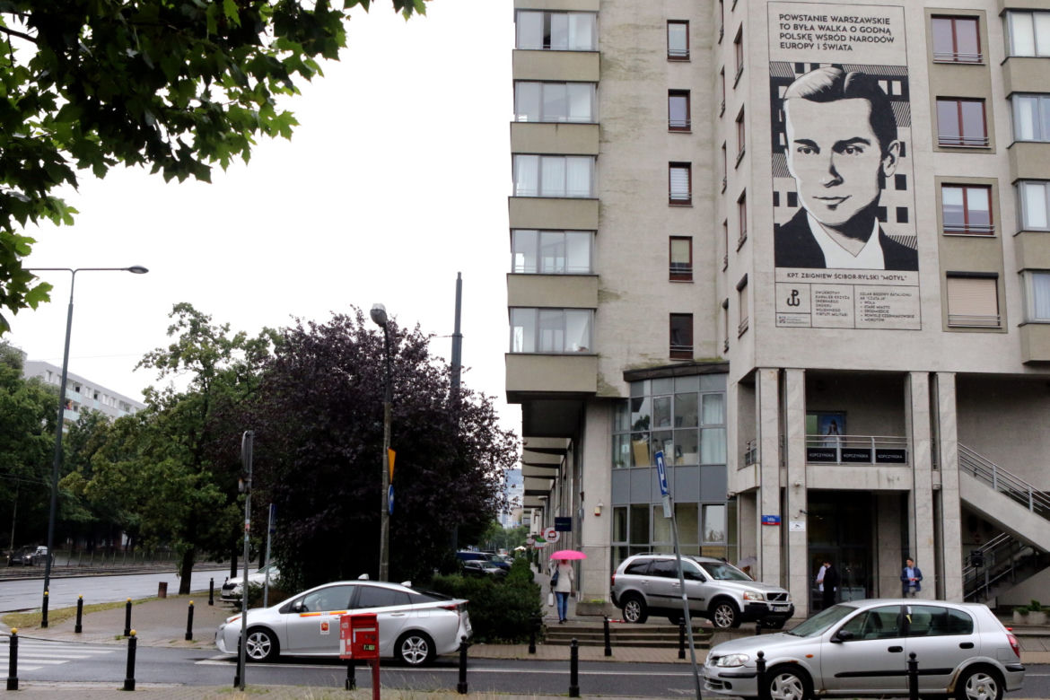 Generał Zbigniew Ścibor-Rylski ma mural w centrum Warszawy