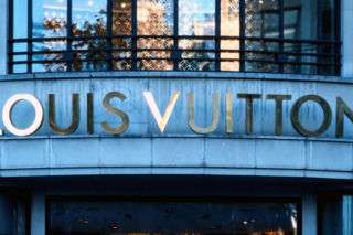 Jak powstało imperium Louis Vuitton, Moët i Hennessy? ARTE.tv pokazuje od środka historię LVMH
