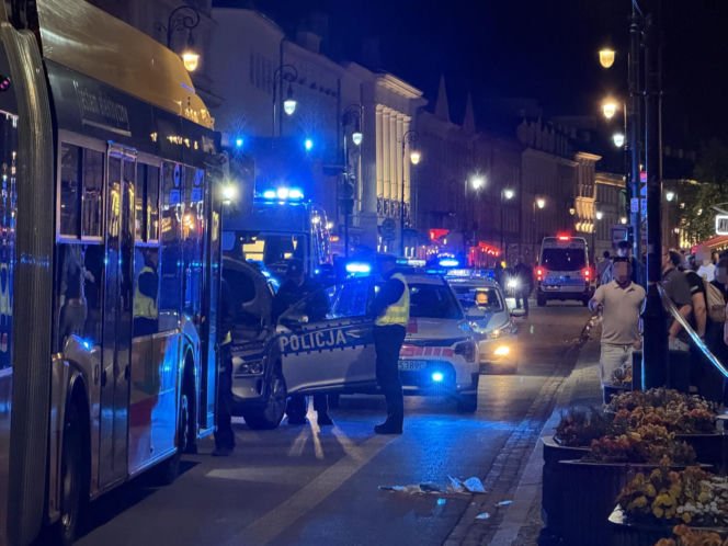 Autobus potrącił kobietę na Nowym Świecie