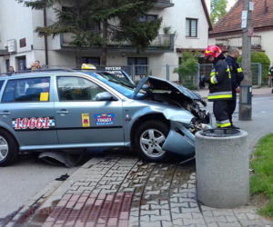 Kraków: Groźny wypadek na Azorach. Zderzenie taksówki z busem