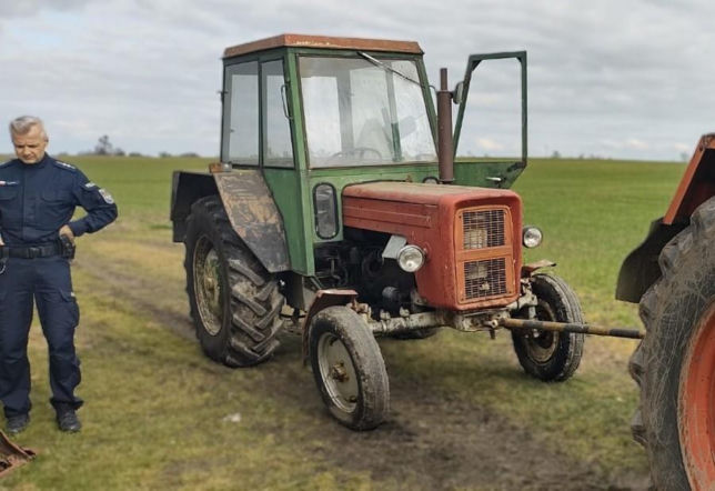 23-latek ukradł własnej matce traktor i ukrył się w lesie. Nietypową sprawą zajęli się policjanci