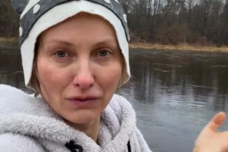 Fani drżeli o jej zdrowie, a ona… wskoczyła do lodu. Szokujące nagranie Joanny Moro!