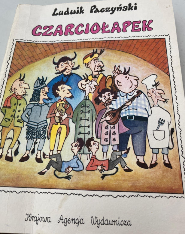 Oglądają, a nie kupują. "Z tym jest coraz gorzej". Handlarz z giełdy staroci mówi jak jest