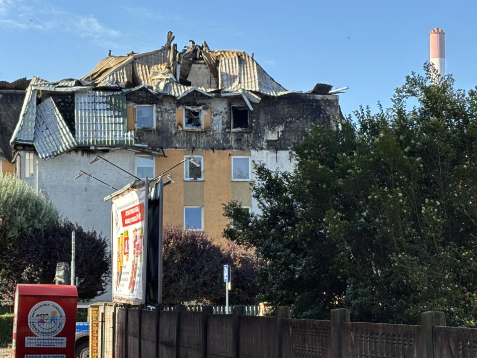 Pożar w Ząbkach. Zdjęcia bloku dzień po tragedii