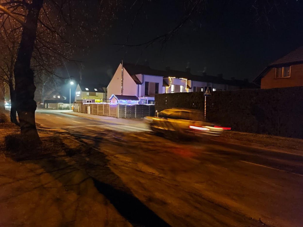 Wyniesione przejście dla pieszych na ulicy Gronowskiej w Lesznie