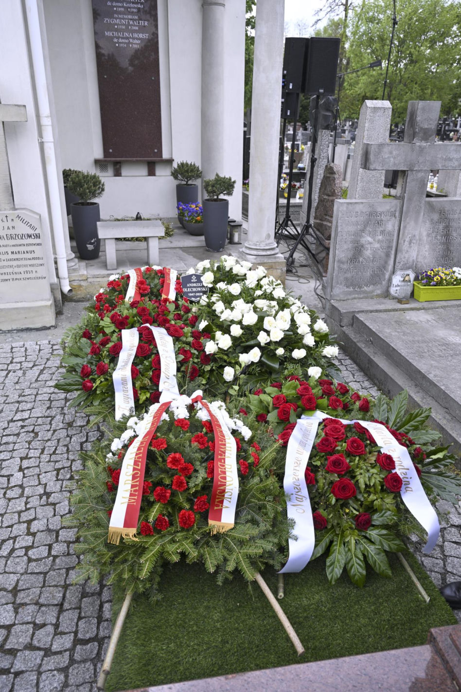 Zaskoczenie, kto przyszedł na pogrzeb Andrzeja Olechowskiego. Wielki gwiazdor TVN i polscy miliarderzy