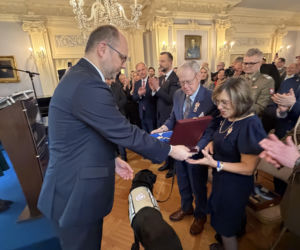 Wręczenie Krzyża Wielkiego Orderu Zasługi RP rodzicom Michaela Ollisa w Waszyngtonie, DC