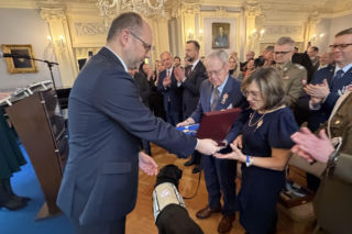 Wręczenie Krzyża Wielkiego Orderu Zasługi RP rodzicom Michaela Ollisa w Waszyngtonie, DC