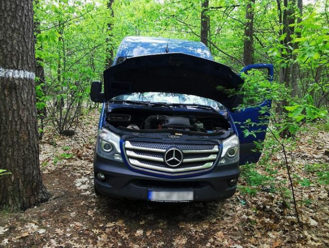 Pogranicznicy zatrzymali skradzionego Mercedesa