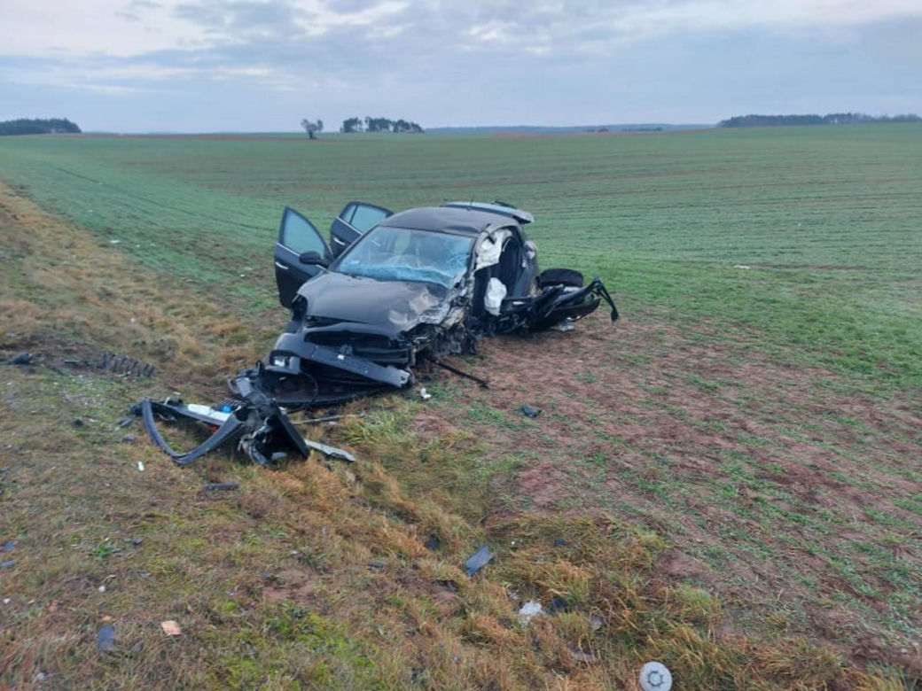 Kujawsko-pomorskie: Groźny wypadek na prostej drodze! Ranna 20-latka [ZDJĘCIA]