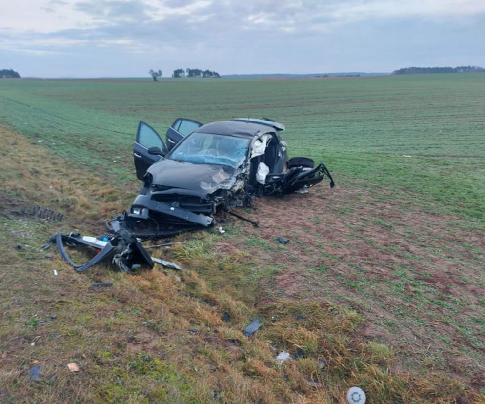 Kujawsko-pomorskie: Groźny wypadek na prostej drodze! Ranna 20-latka [ZDJĘCIA]