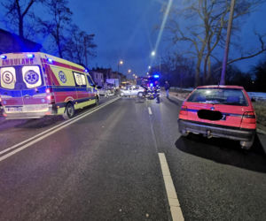 Ogromna kraksa na Fordońskiej w Bydgoszczy! Dwie osoby trafiły do szpitala [ZDJĘCIA]
