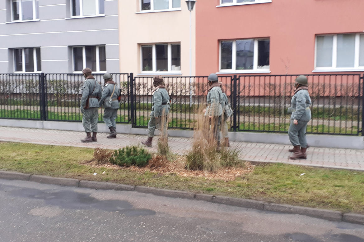 Wojsko na ulicach Iławy! To rekonstruktorzy stanu wojennego