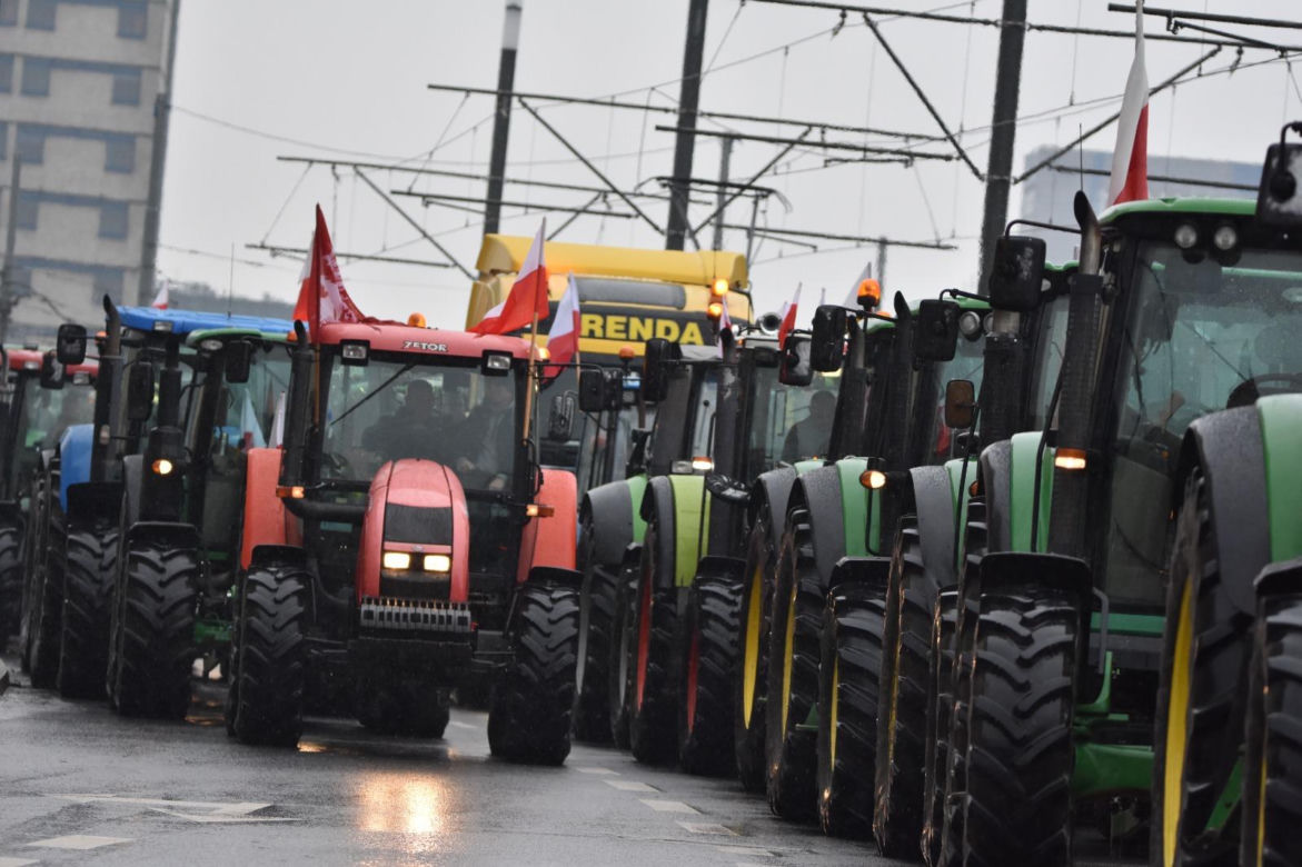 Protest rolników 2024. Ciągniki rolników blokują wjazdy do Poznania