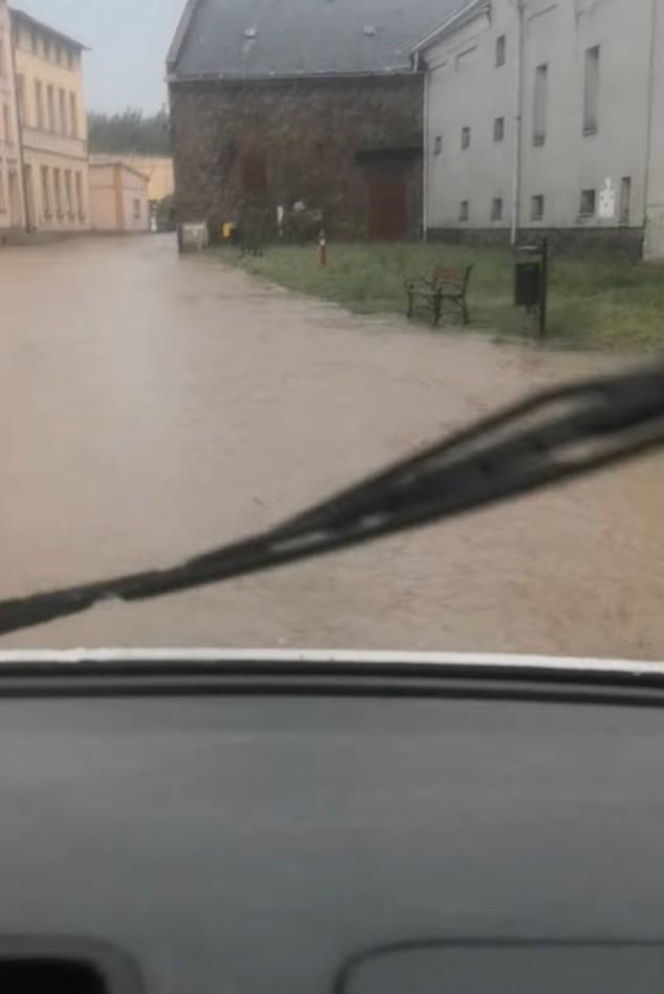 Głuchołazy dzień po nawałnicy. Mieszkańcy wściekli: "To, co podają w TV to lipa!"