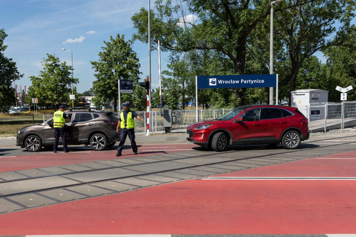 Nowe rogatki paraliżują ruch na południu Wrocławia. Kierowcy sami sobie winni?
