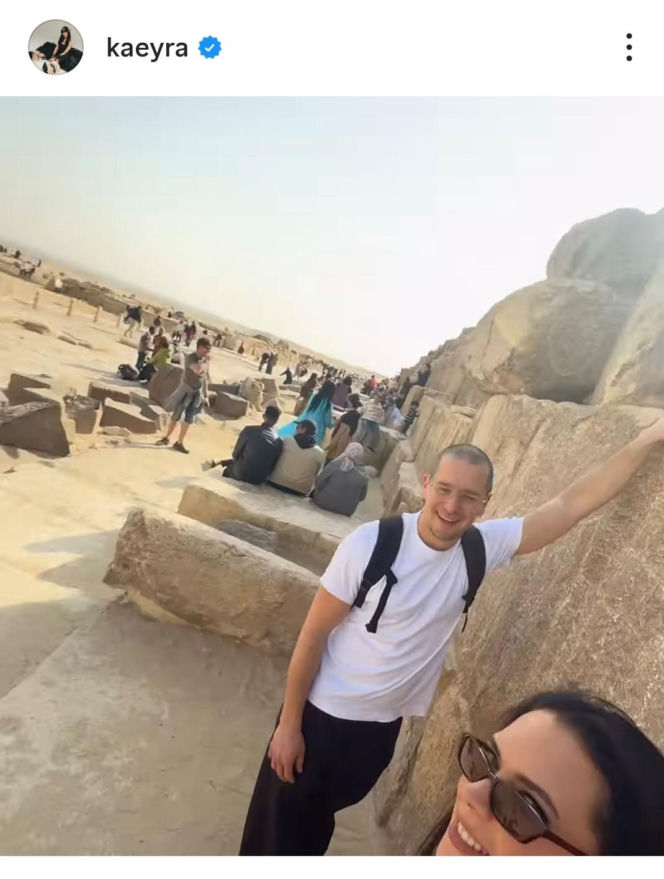 Krzysztof Zalewski na wakacjach w towarzystwie 16 lat młodszej piosenkarki. Nowa para w polskim show-biznesie?