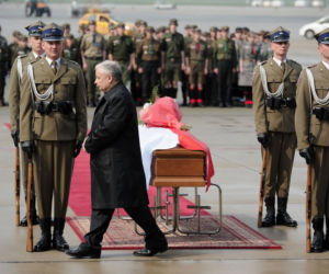Trumna z ciałem Marii Kaczyńskiej