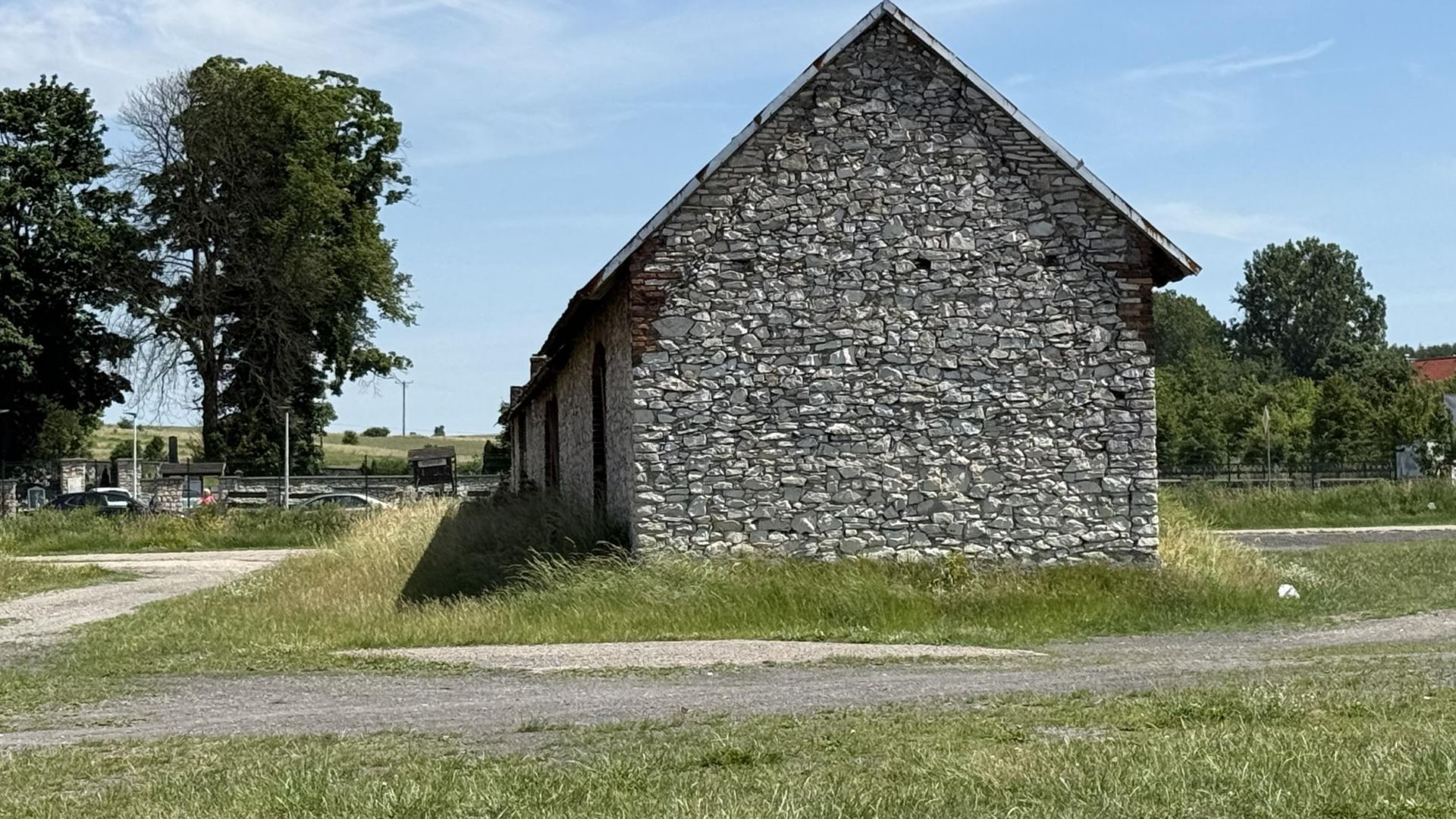 Zespół zabytkowych stodół w Żarkach