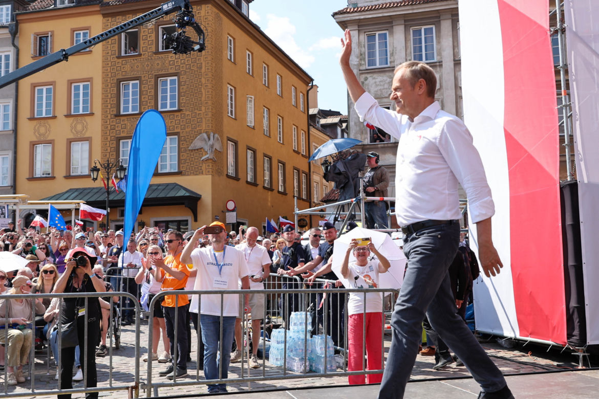 Policja podała, ile kosztowało zabezpieczenie marszu Donalda Tuska. Kwota szokuje! 