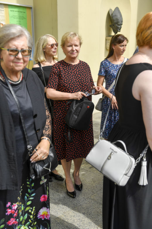 Barwy szczęścia: Sławomira Łozińska (Basia) na pogrzebnie Eugenii Herman