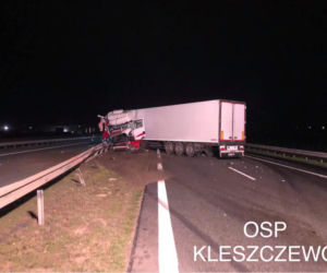 Groźny wypadek dwóch ciężarówek na A2 koło Poznania. Został z nich złom 