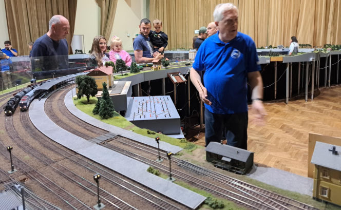 Makieta kolejowa - Krakowski Klub Modelarstwa Kolejowego - DK Tuchów