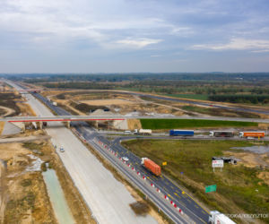 Na autostradzie A1 oddano do użytku kierowców kolejne kilometry drogi. Praca wre. Zobaczcie [ZDJĘCIA, WIDEO]