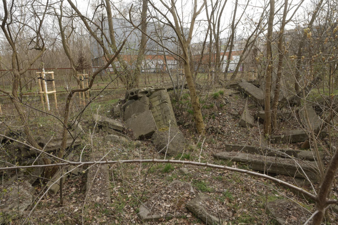 W Warszawie powstaje drugie "lapidarium". Miasto nie usunie betonowych odpadów. "To artefakty"