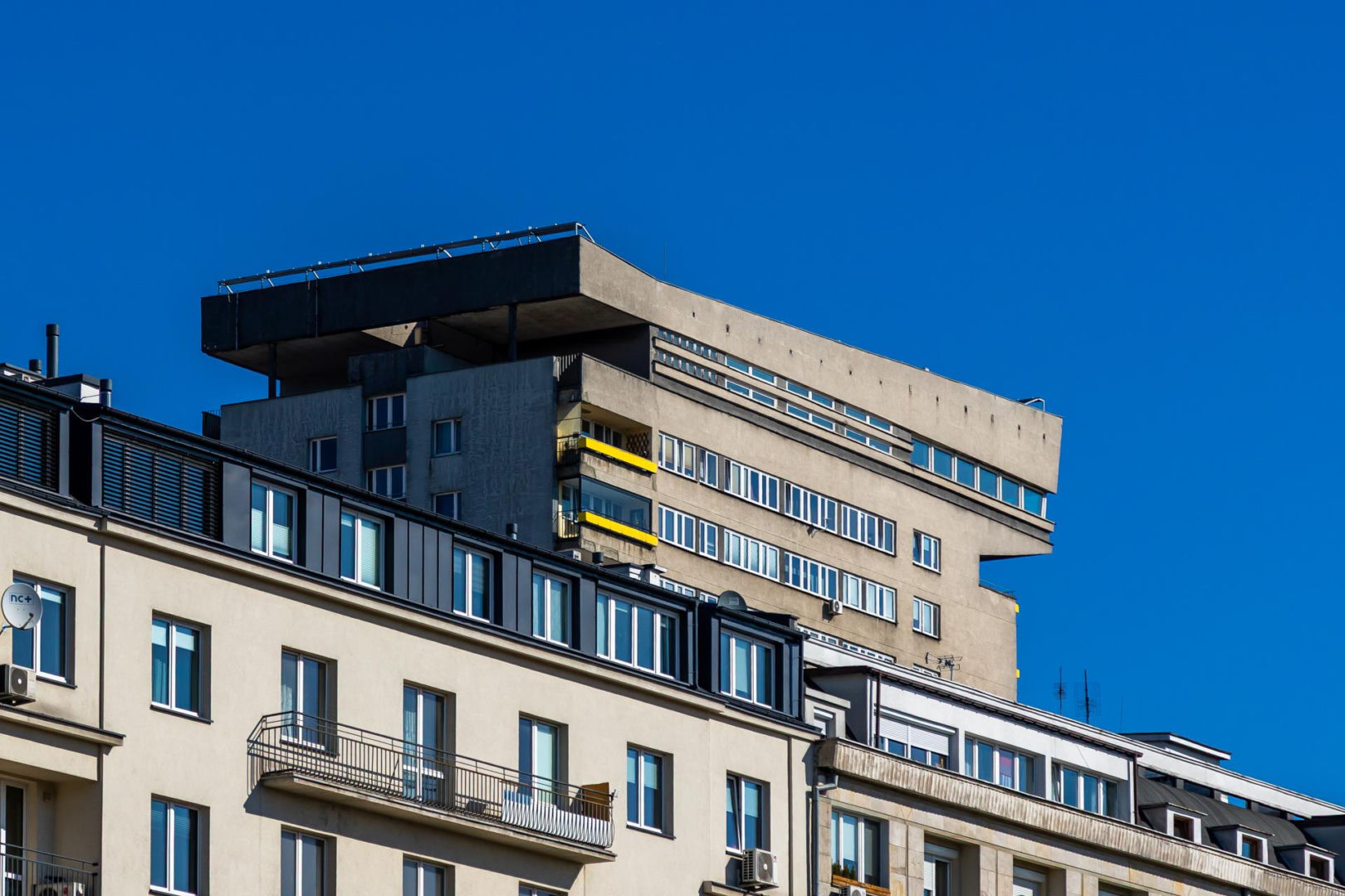 Blok Młotek na Smolnej 8 w Warszawie