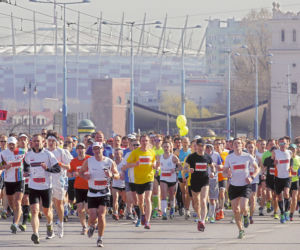 Sportowcy pobiegli pasażerowie utknęli