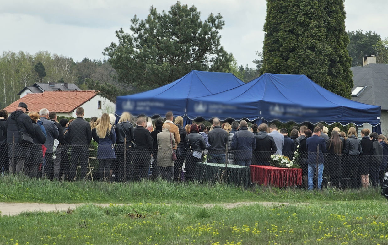 Kobyla Góra, pogrzeb zamordowanych sióstr 
