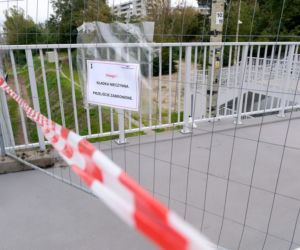Absurd na Woli. Kładka otwarta i zamknięta