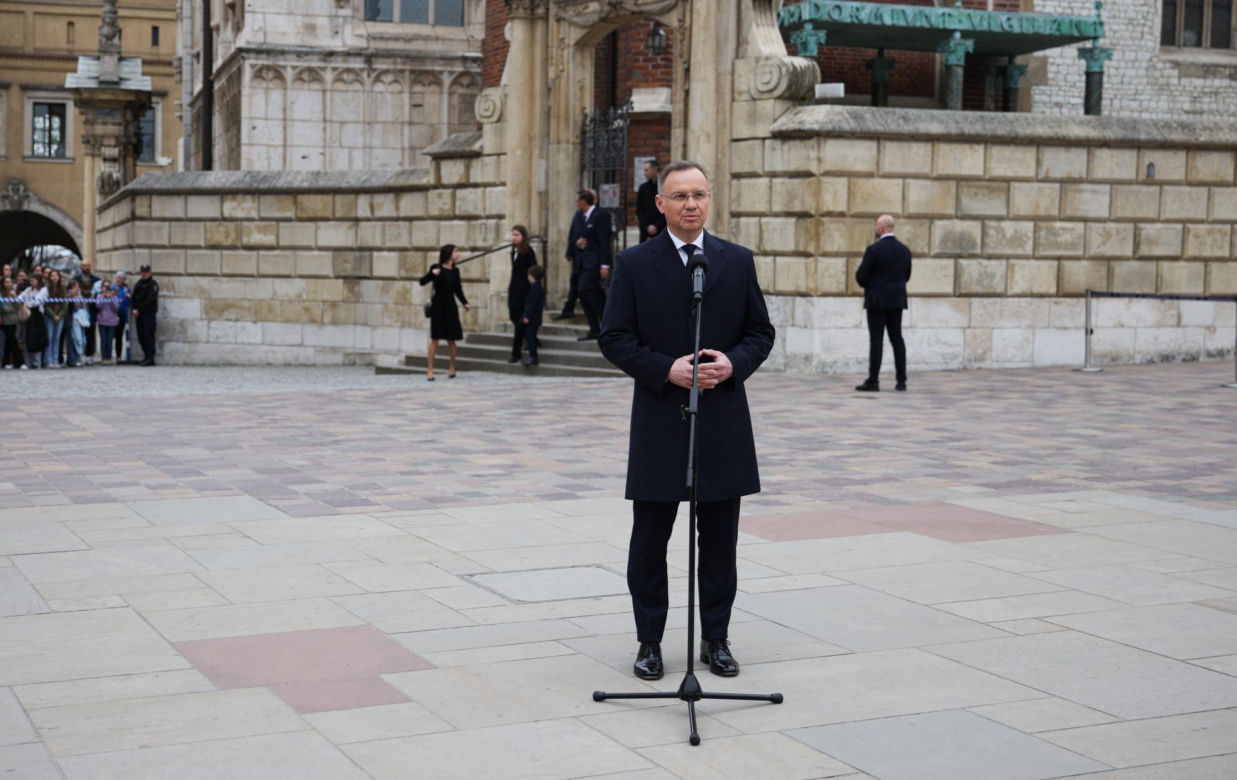 Prezydent Duda i Marta Kaczyńska oddali hołd parze prezydenckiej na Wawelu