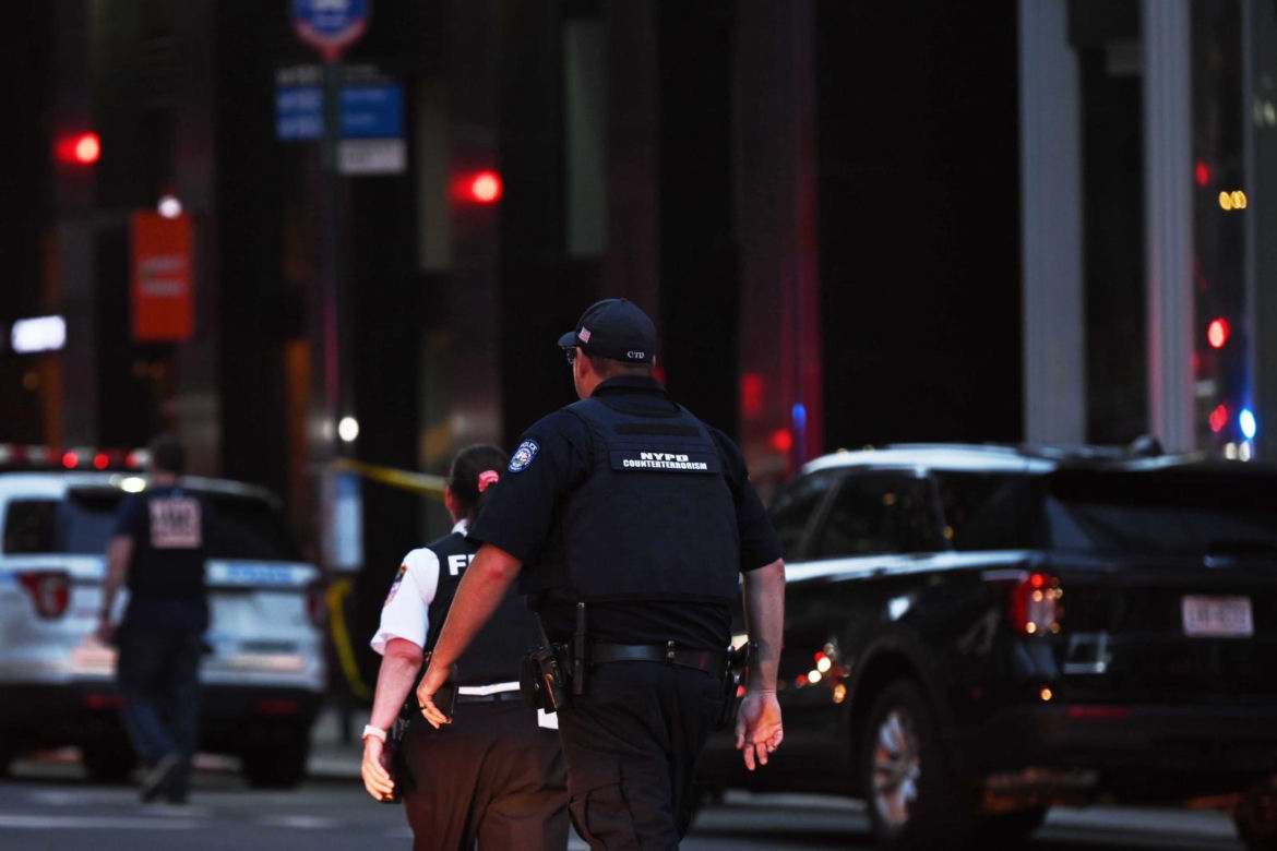 Strzelanina na Manhattanie. Policjant Didarul Islam to nowojorski bohater. Osierocił dwoje dzieci, jego żona jest w ciąży