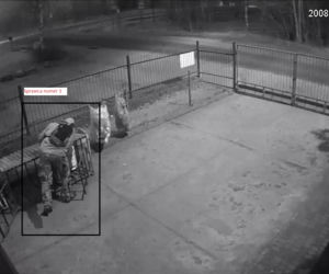 Poranne włamanie do sklepu koło Torunia. Rozpoznajesz sprawców? Powiadom policję