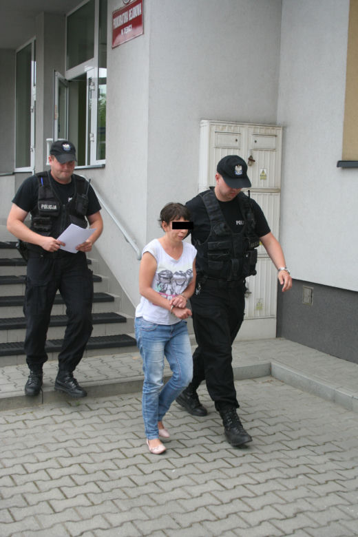 Wyrzuciła swoje dziecko przez okno