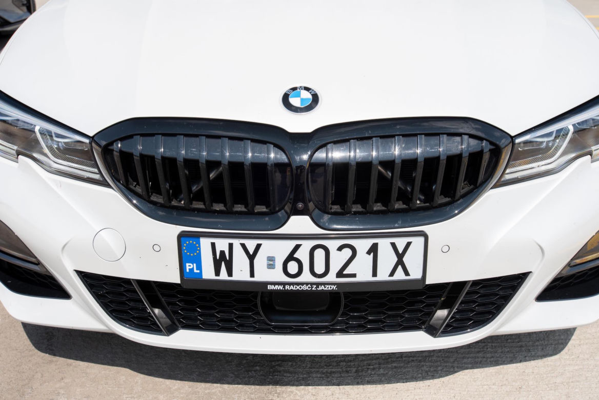 BMW 330i vs Volvo S60 T5
