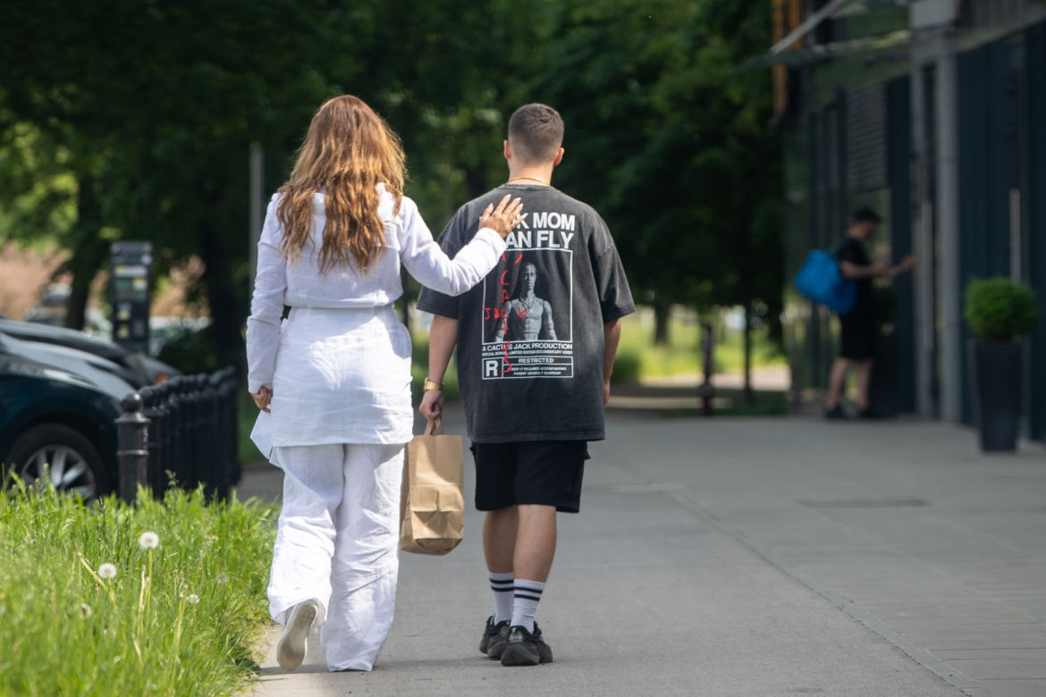 Edyta Górniak dokarmia syna