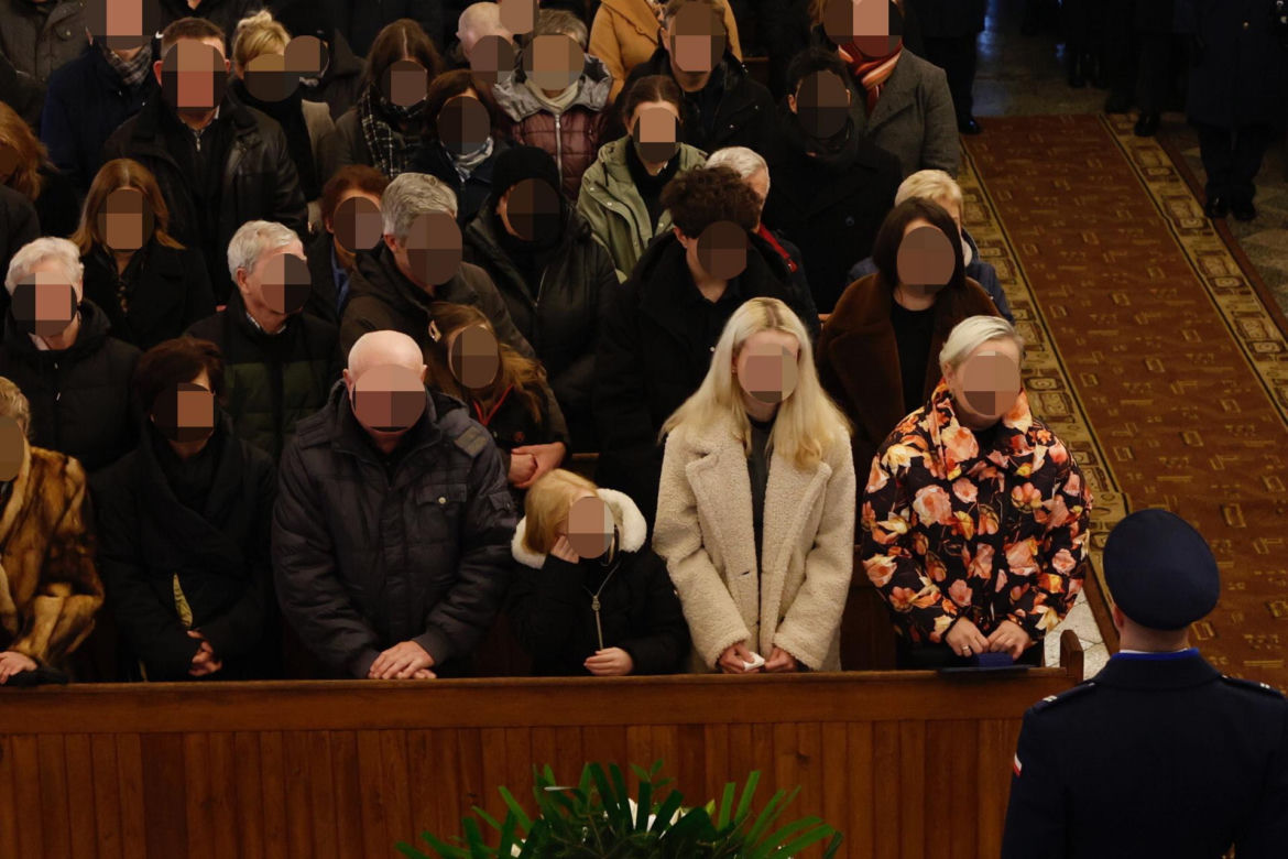 Pogrzeb w Łozinie. Zamordowany policjant Daniel Łuczyński spoczął z honorami 