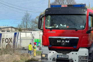 Pożar w Gdyni. Strażacy wciąż walczą z żywiołem